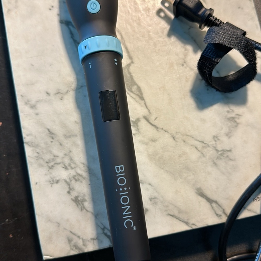 Bio Ionic OnePass oval curling iron - Picture 7 of 16